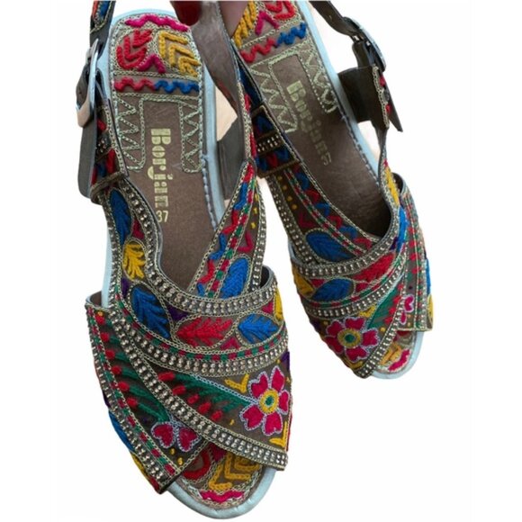 Embroidered oho ummer andals - Picture 1 of 10